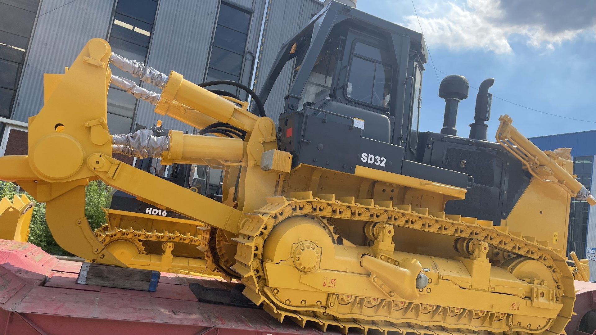 2set SD32 bulldozers exported.