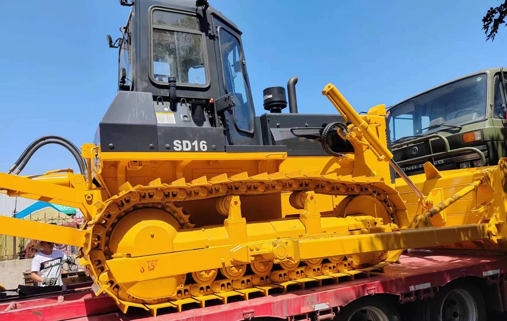 Deliver SD16 with Three-Tooth Ripper