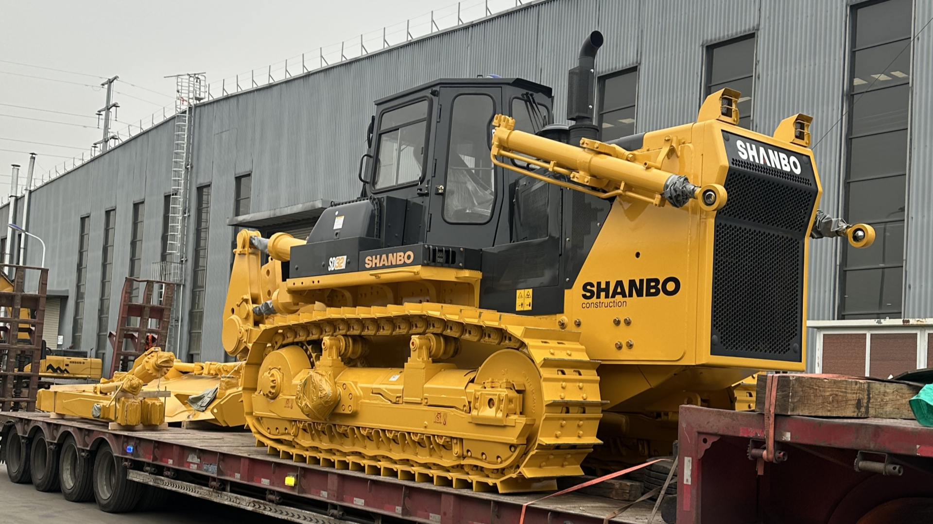 Shanbo bulldozer SD32 was successfully sent to Russia.