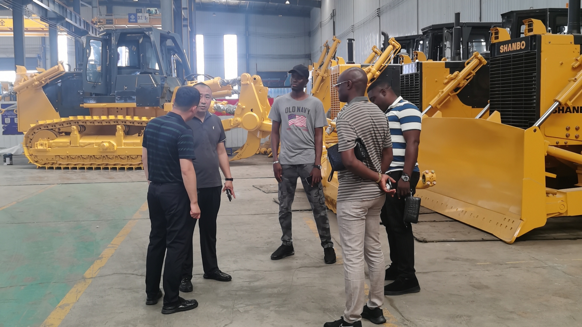 Cameroonian customers come to Shanbo Factory to learn about quality and strength.